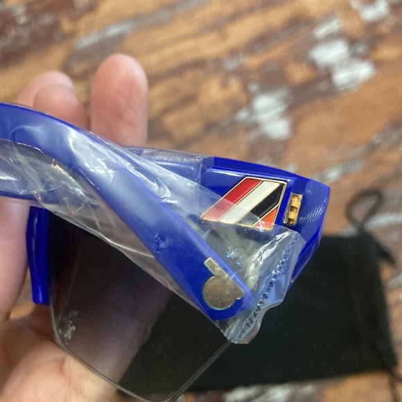 New Pared Sharp Angled Sunglasses - Picture 6 of 7